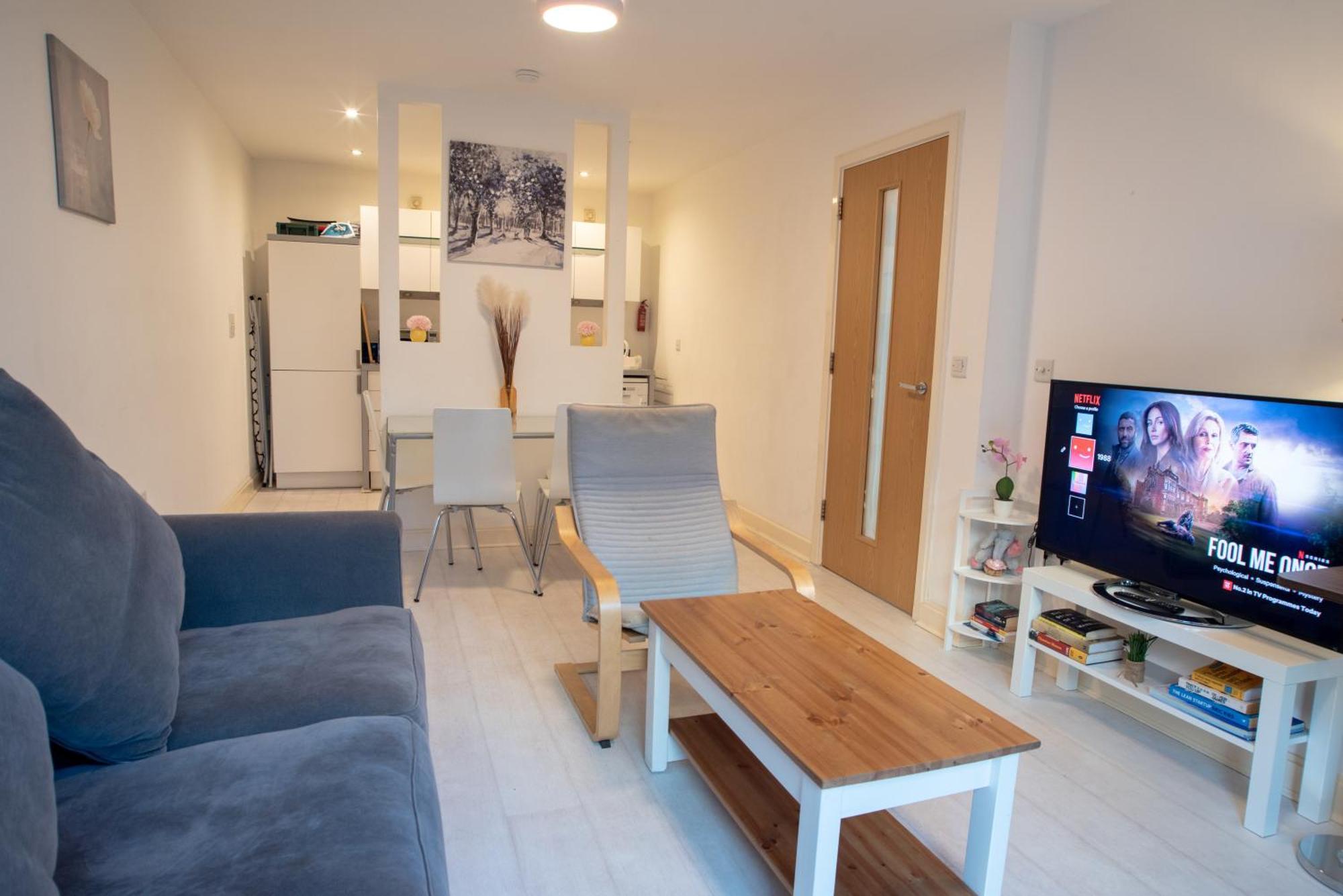 Two-Bedroom Luxury Apartment With Workspace, Free Secure Parking & Coffee バーミンガム エクステリア 写真