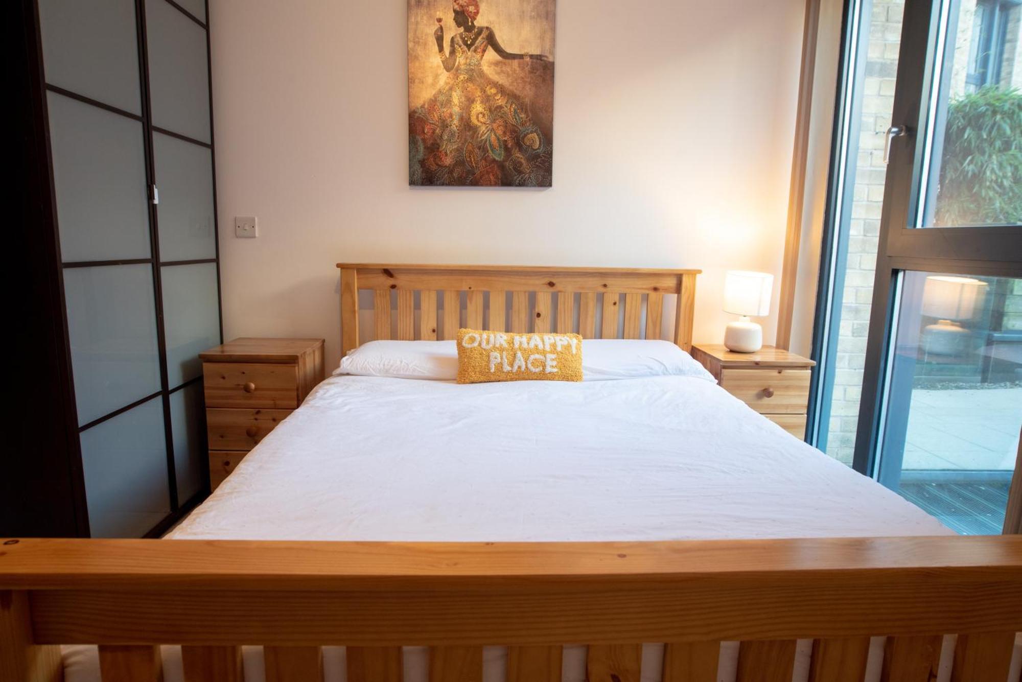 Two-Bedroom Luxury Apartment With Workspace, Free Secure Parking & Coffee バーミンガム エクステリア 写真