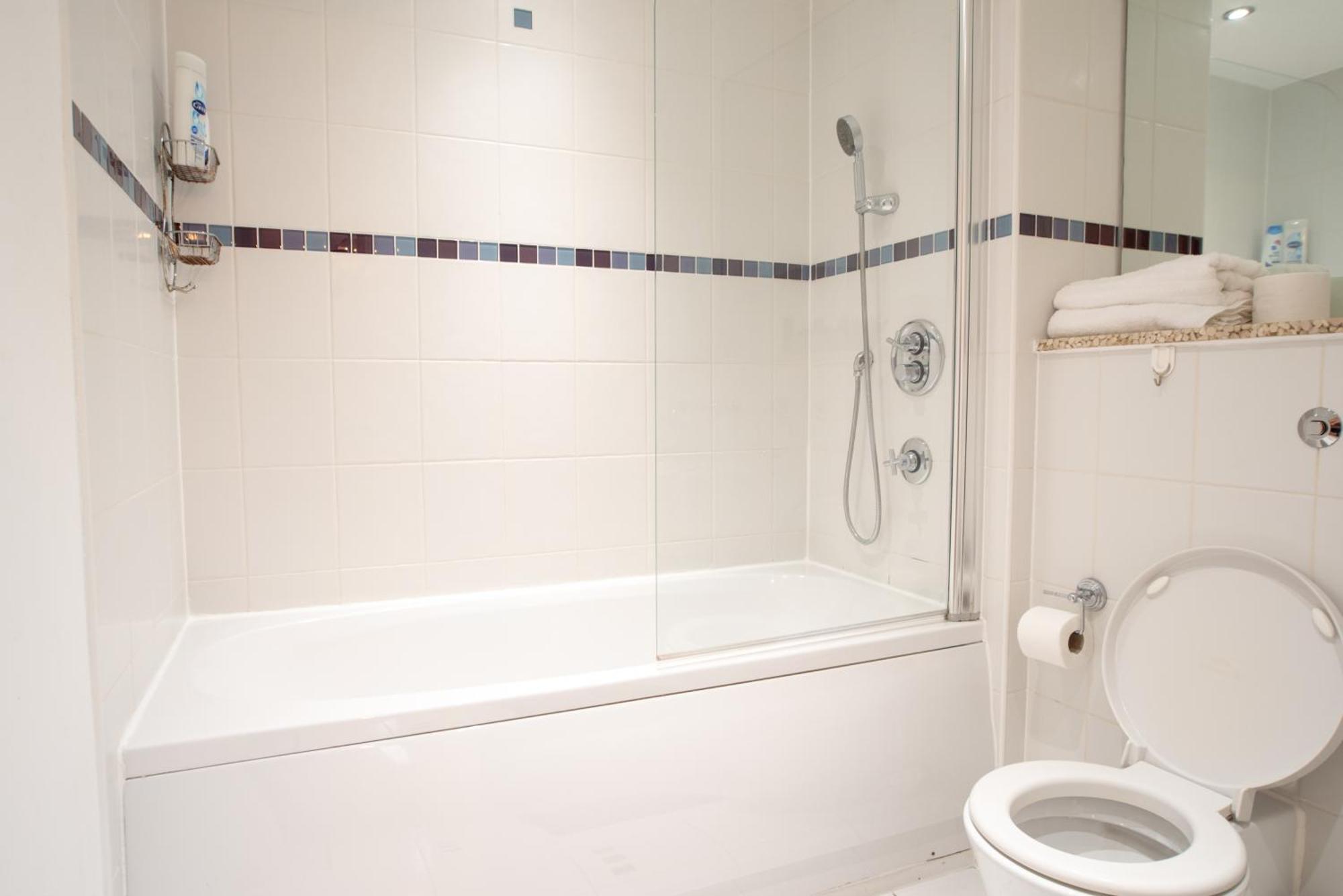 Two-Bedroom Luxury Apartment With Workspace, Free Secure Parking & Coffee バーミンガム エクステリア 写真