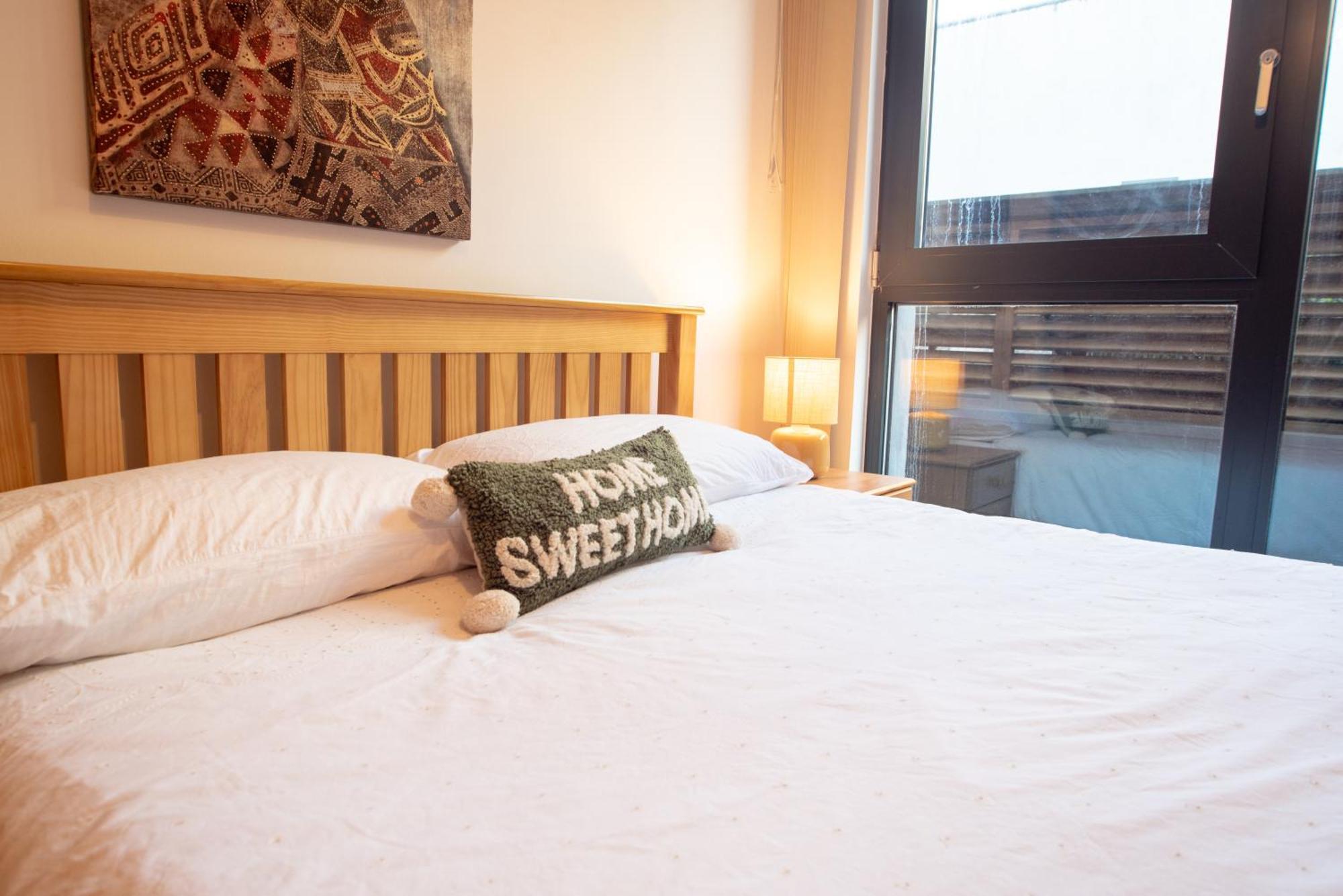 Two-Bedroom Luxury Apartment With Workspace, Free Secure Parking & Coffee バーミンガム エクステリア 写真