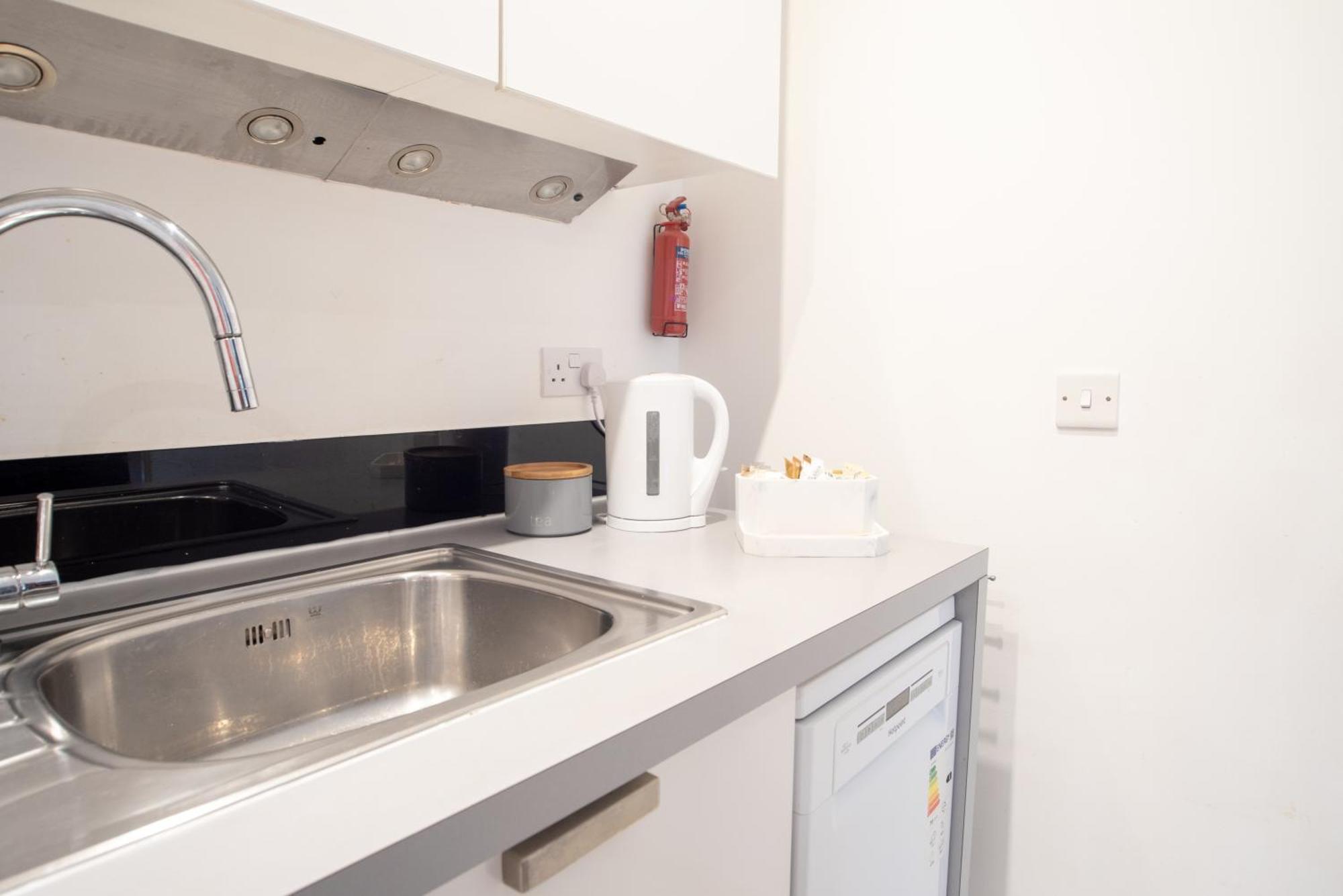Two-Bedroom Luxury Apartment With Workspace, Free Secure Parking & Coffee バーミンガム エクステリア 写真