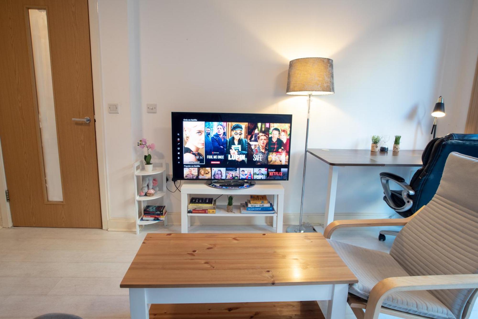 Two-Bedroom Luxury Apartment With Workspace, Free Secure Parking & Coffee バーミンガム エクステリア 写真