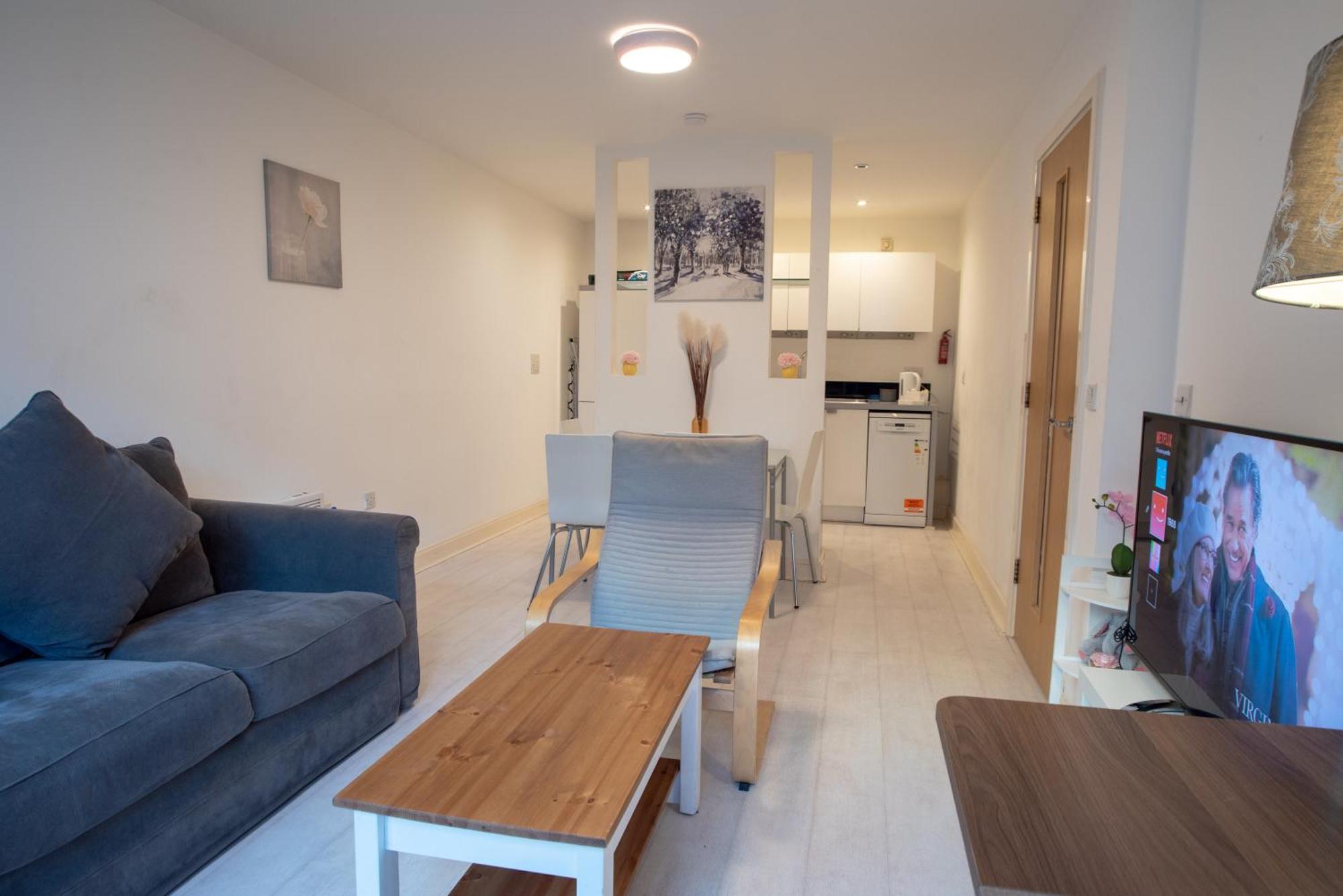 Two-Bedroom Luxury Apartment With Workspace, Free Secure Parking & Coffee バーミンガム エクステリア 写真
