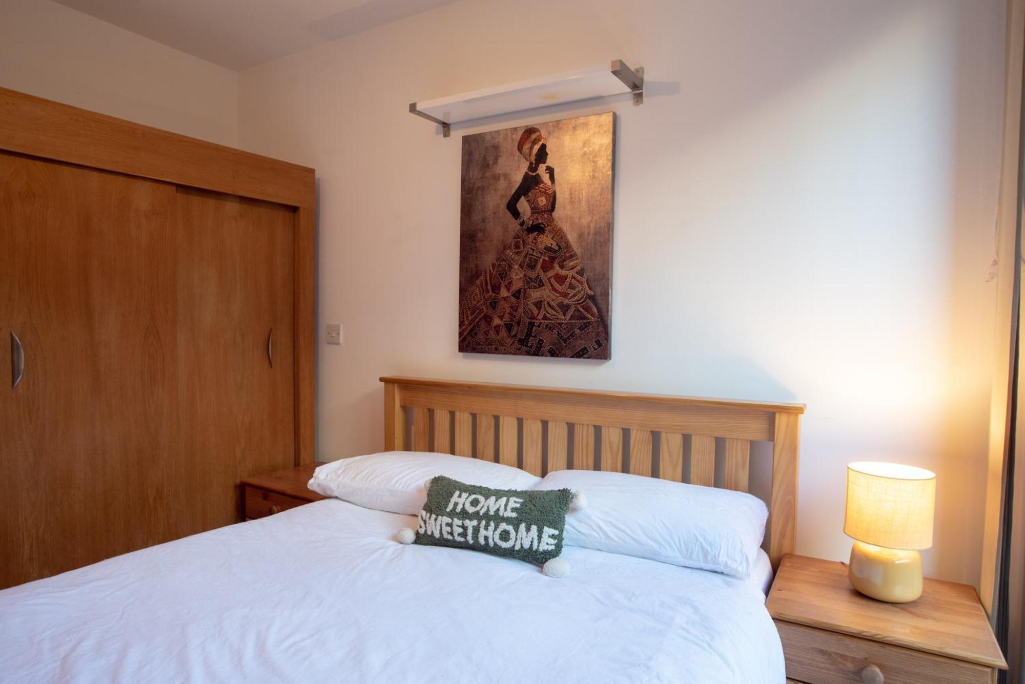 Two-Bedroom Luxury Apartment With Workspace, Free Secure Parking & Coffee バーミンガム エクステリア 写真