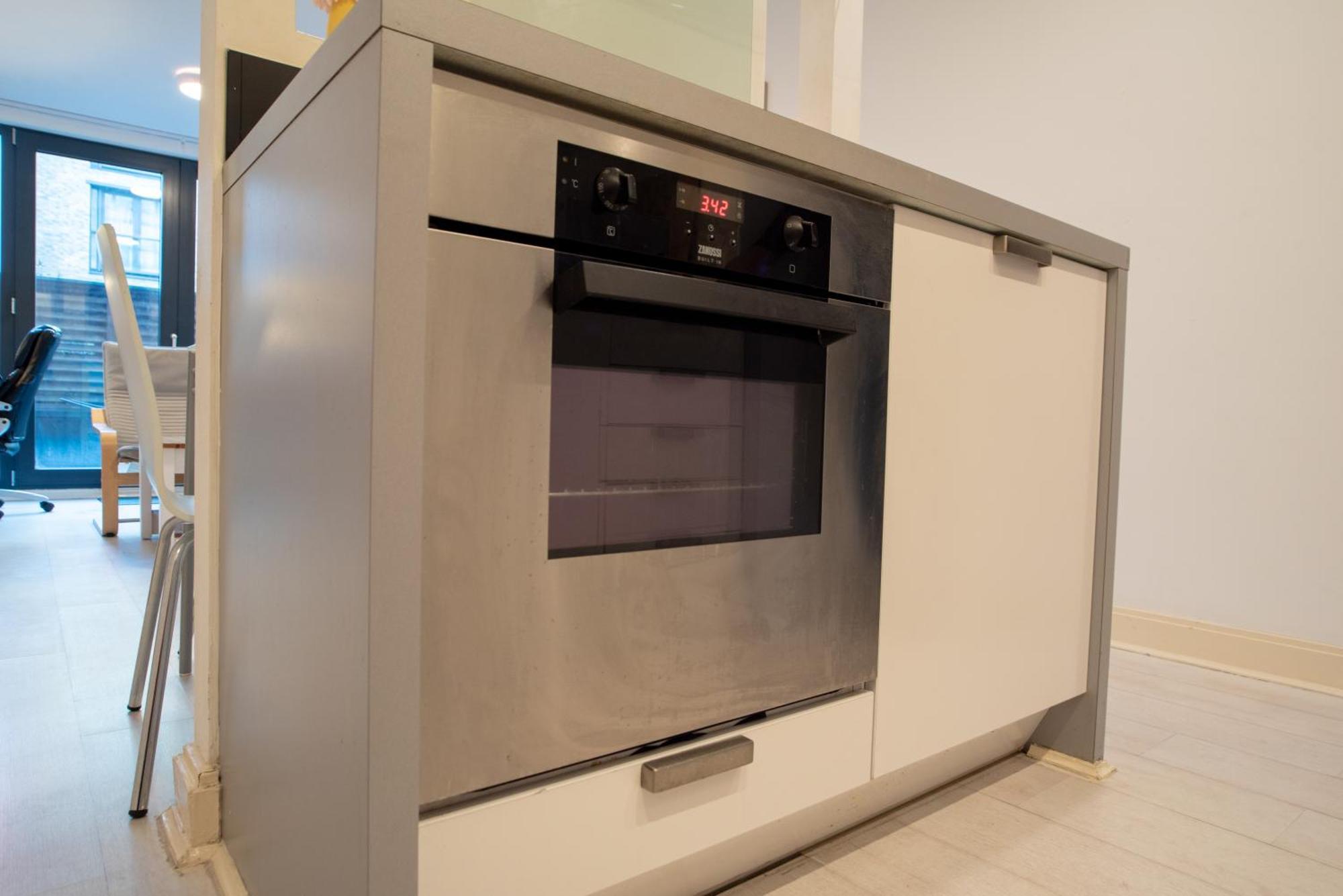 Two-Bedroom Luxury Apartment With Workspace, Free Secure Parking & Coffee バーミンガム エクステリア 写真