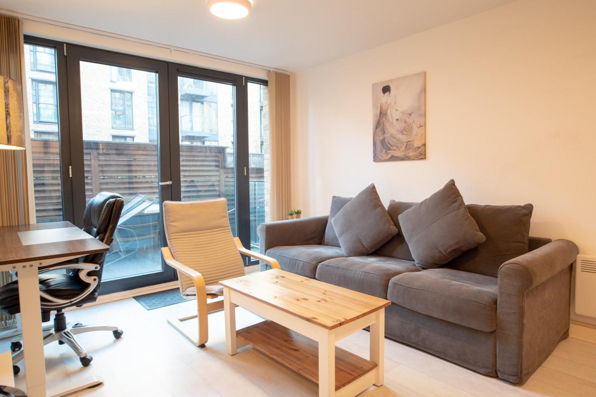 Two-Bedroom Luxury Apartment With Workspace, Free Secure Parking & Coffee バーミンガム エクステリア 写真