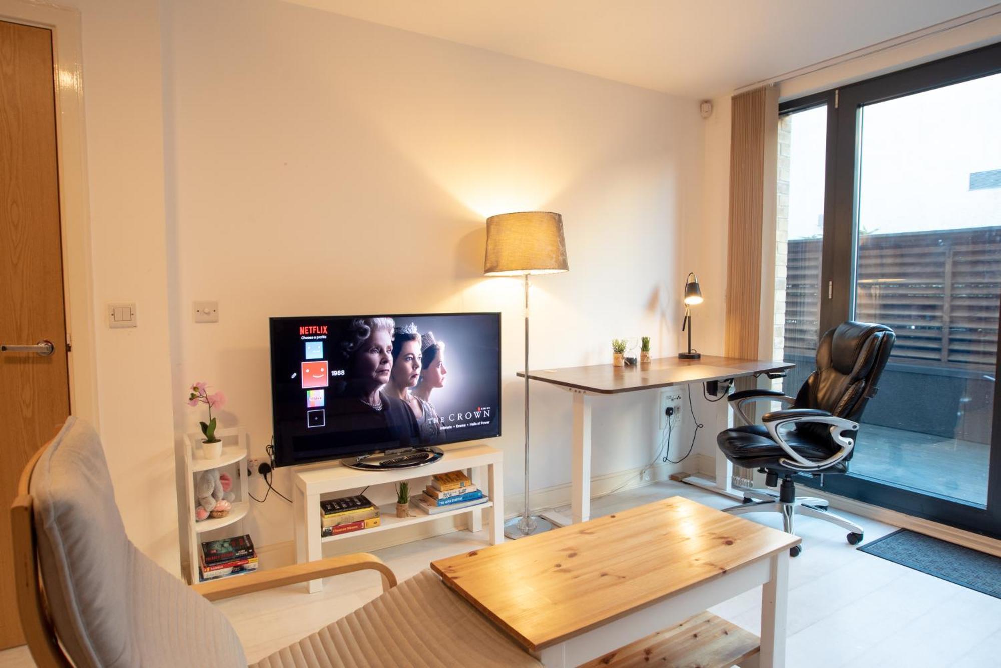 Two-Bedroom Luxury Apartment With Workspace, Free Secure Parking & Coffee バーミンガム エクステリア 写真