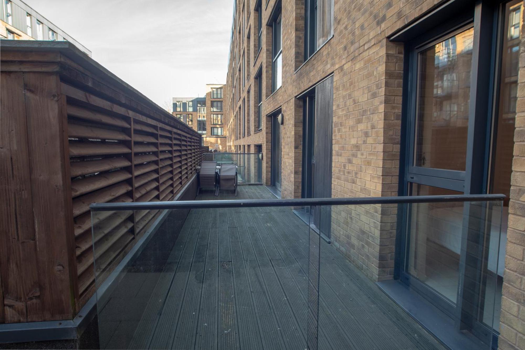 Two-Bedroom Luxury Apartment With Workspace, Free Secure Parking & Coffee バーミンガム エクステリア 写真