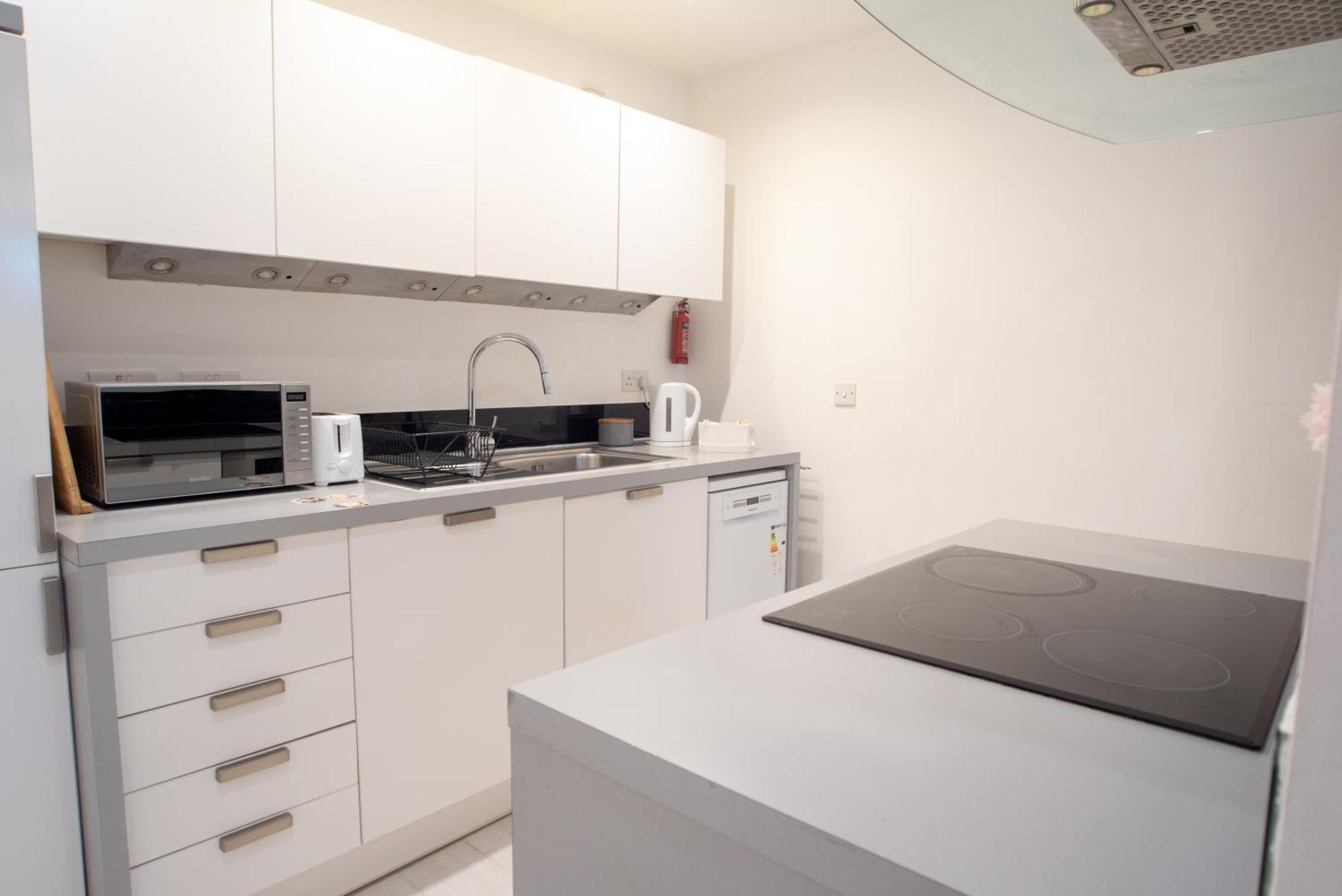 Two-Bedroom Luxury Apartment With Workspace, Free Secure Parking & Coffee バーミンガム エクステリア 写真