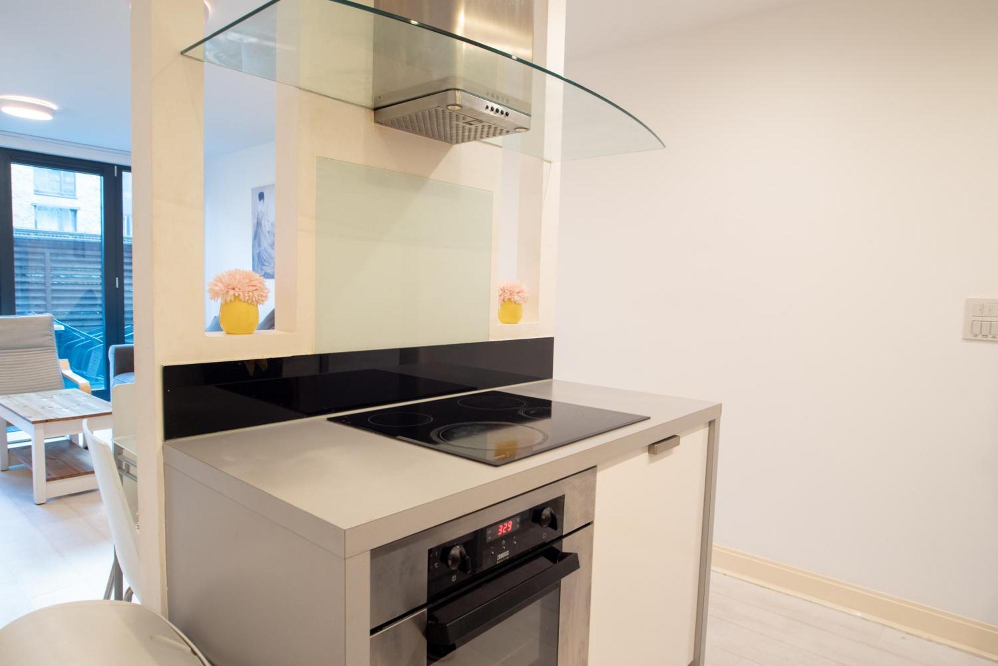 Two-Bedroom Luxury Apartment With Workspace, Free Secure Parking & Coffee バーミンガム エクステリア 写真