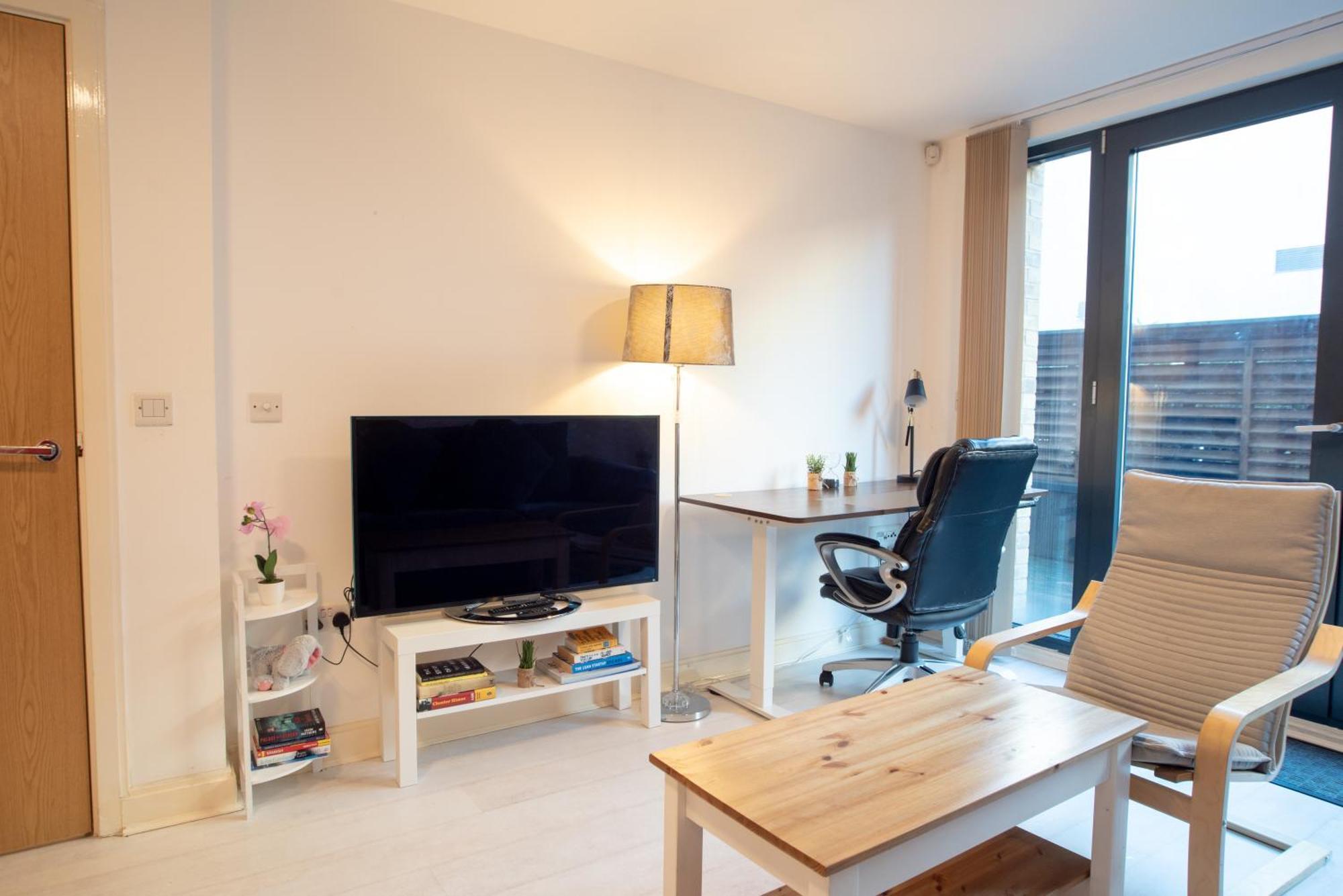 Two-Bedroom Luxury Apartment With Workspace, Free Secure Parking & Coffee バーミンガム エクステリア 写真