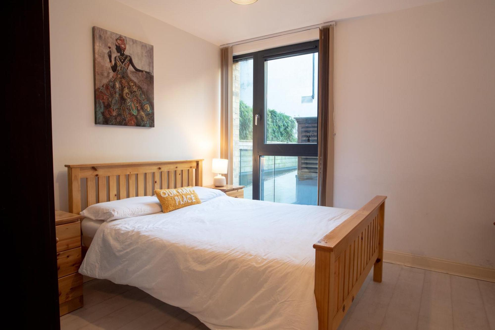 Two-Bedroom Luxury Apartment With Workspace, Free Secure Parking & Coffee バーミンガム エクステリア 写真