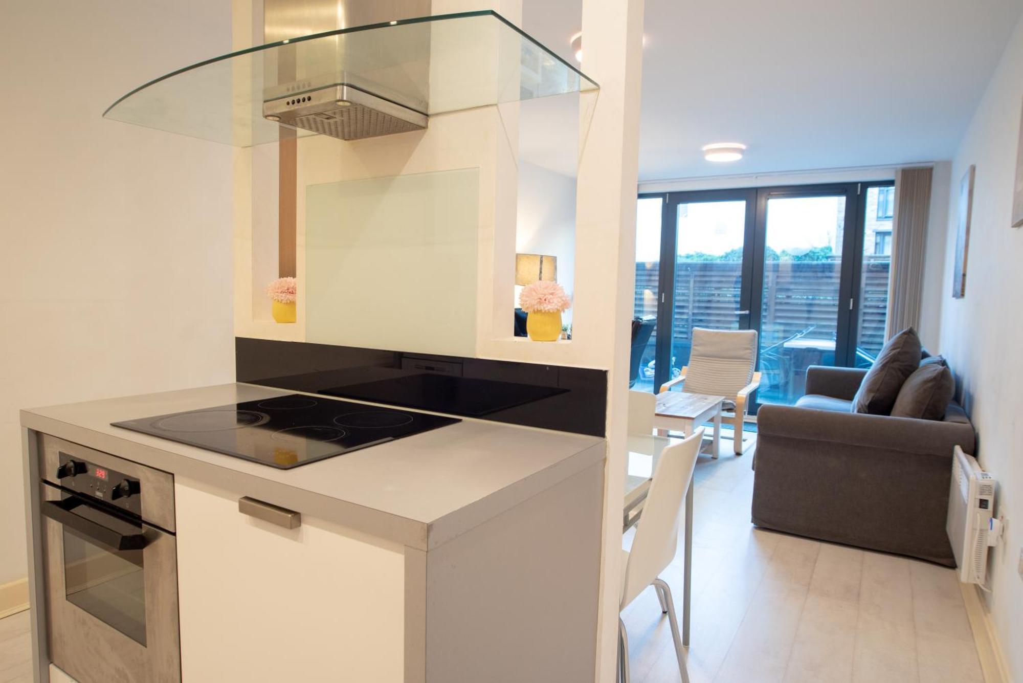Two-Bedroom Luxury Apartment With Workspace, Free Secure Parking & Coffee バーミンガム エクステリア 写真
